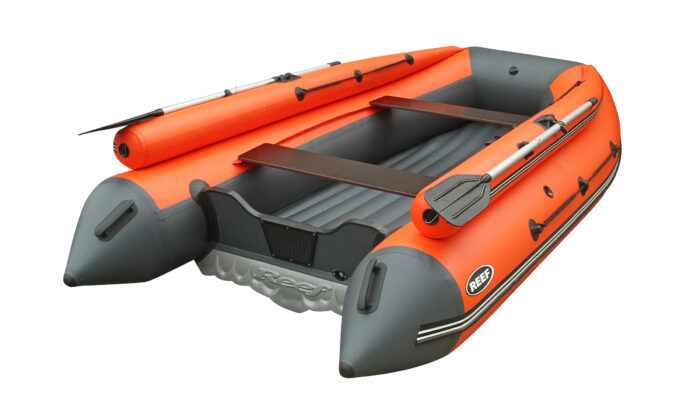 08-01 Лодка надувная REEF 390FНД с фальшбортом